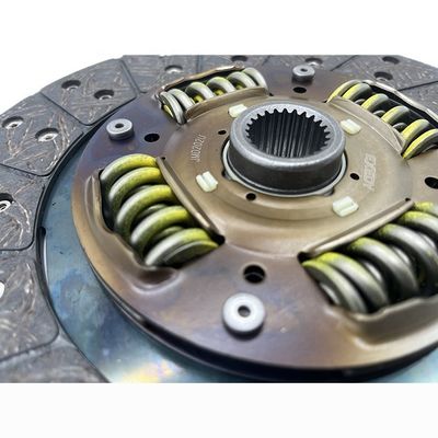 Port maritime Shanghai Ningbo Grafter Plaque d'embrayage pour Isuzu 100P 8-97109-246-0 ISC600
